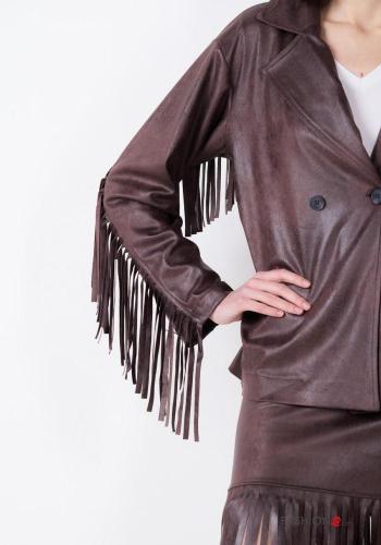 Cappotto ecopelle maniche lunghe con bottoni con frange - ph 2