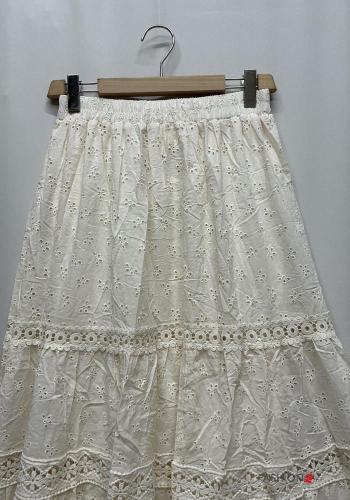 Gonna in Cotone Fantasia ricamata in pizzo sangallo con balze con elastico - ph 3