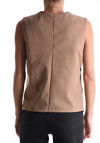 Gilet with buttons with v-neck - ph 2