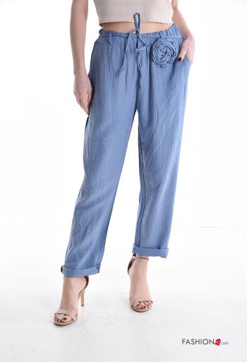 Calças com bolsos com cinto de tecido com elástico