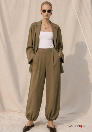Pantalone con tasche