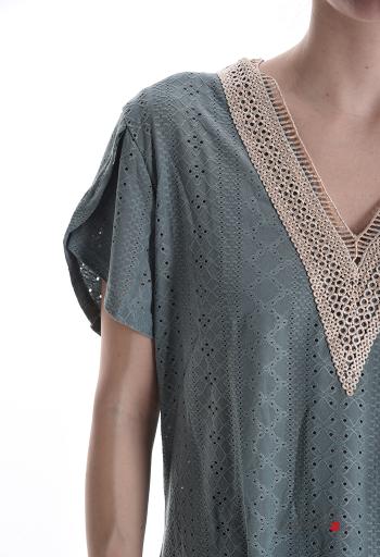 Blusa maniche corte Fantasia ricamata scollo a V - ph 4